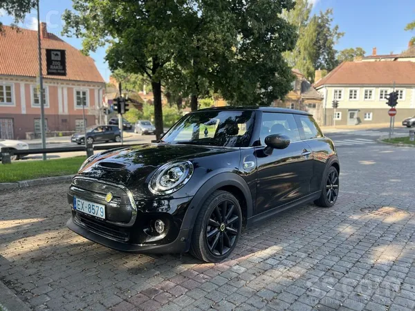 Pārdodu koptu un labi uzturētu Mini Cooper SE elektroauto. Jauda 135 kW jeb