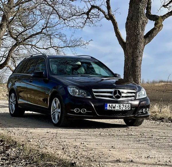 Pārdošanā elegants Mercedes Benz c250 2011.gada. Manā īpašumā ir pusotru gad