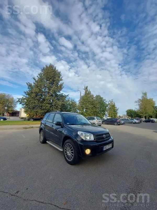 Toyota Toyota Rav 4 ar 2.0 benzīna dzinēju, kuram uzstādī