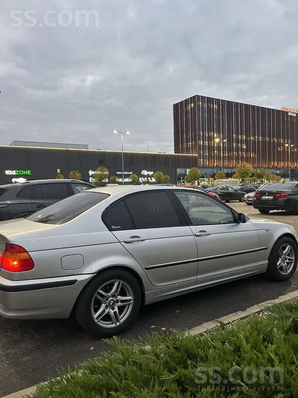 BMW Pārdodu BMW 318i (105 kW, manuālā ātrumkārba). Aut