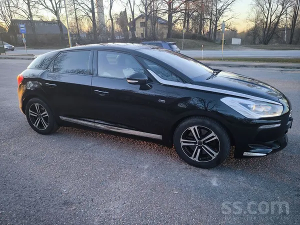 Citroen Ds5 hybrid 2l Dīzelis
Auto ļoti labā tehniskā un vizuālā stāvoklī.