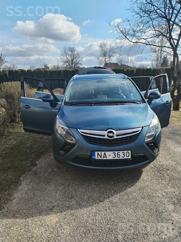 Opel Zafira Tourer ar dīzeļa dzinēju 1.6 l, 100 kW. Nesen nomainītas kvēlsve
