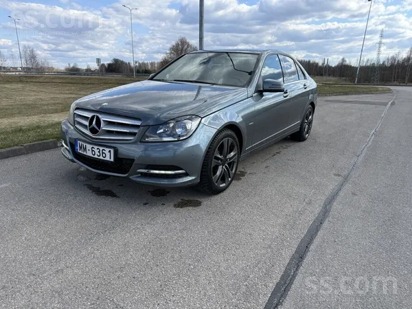 Mercedes Pārdodu ļoti labu un koptu mašīnu.