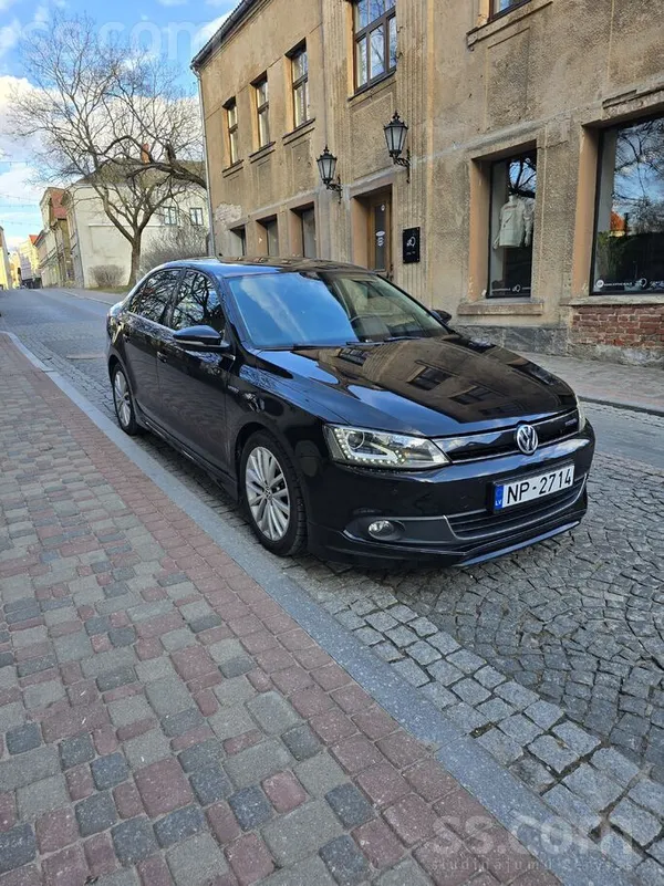 Volkswagen Pārdodu melnu pantēru. Ekonomisku benzīna hibrīdu 