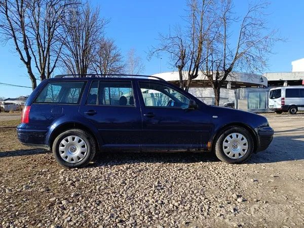 Volkswagen 1.9 Tdi 66 KW. Pārdodu 4 golfu ar melno skati vēl 