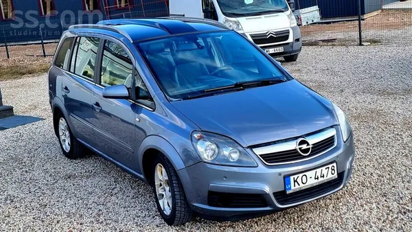 Opel Cosmo aprīkojums ar stikla jumtu. Teicamā tehniskā