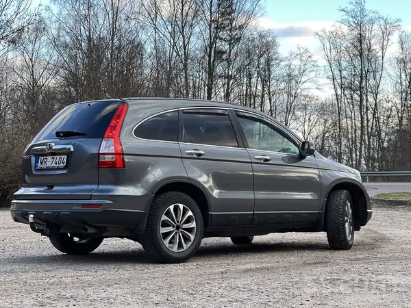Pārdodu uzticamu Honda Cr-V – Ideāls ģimenes auto.
Meklējat drošu un ietil