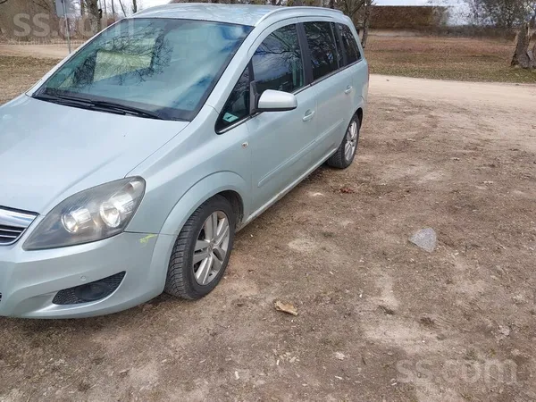 Opel Pārdodu ekonomisku un ietilpīgu ģimenes auto. Ideā