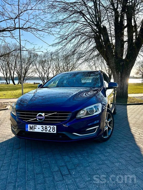 Volvo Tiek pārdots 2015. gada Volvo V60 Ocean Race 2.0D