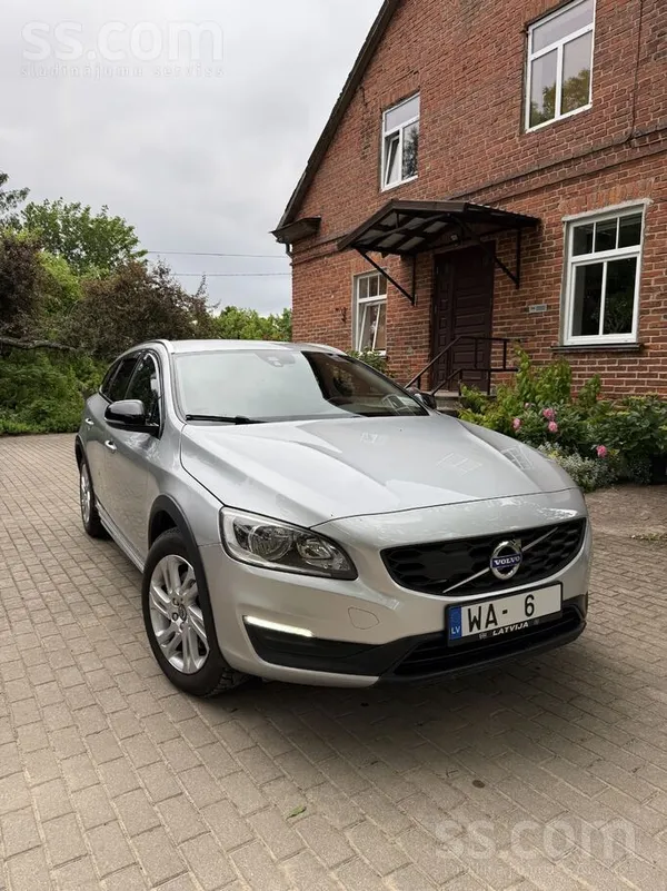 Pārdod labu Volvo V60 Cross Country. 
Auto ļoti labā tehniskā un vizuālā st