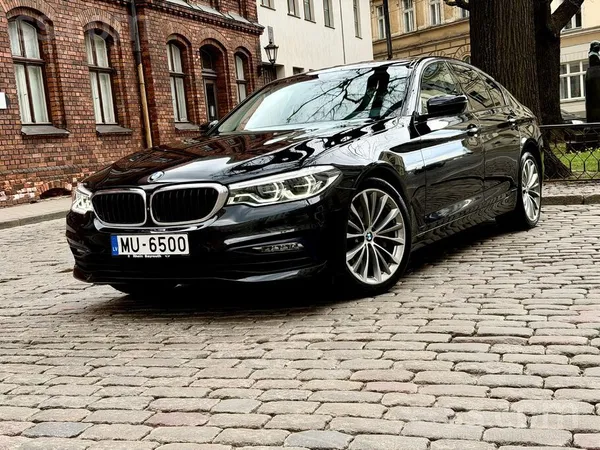 BMW Pārdod BMW 530d G30 Sport Line. 