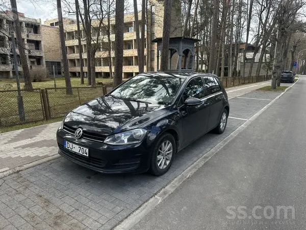 Tiek pārdots 2013.gada Golf 7 1.4 benzīns ar manuālo ātrumkārbu. Ekonomiska,