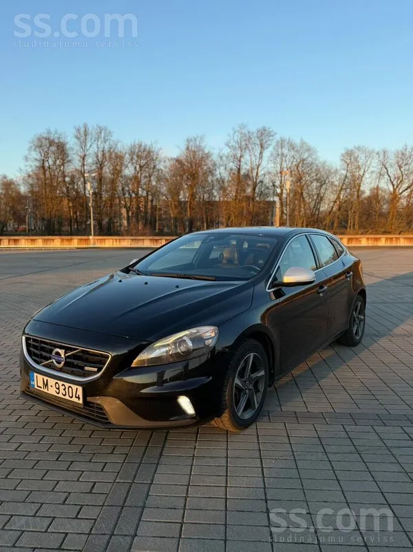 Volvo Volvo V40, R-Design, 2.0 dīzelis, 140 kw, mehānika