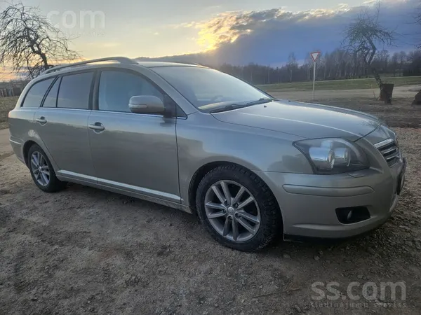 Toyota Pārdod Toyota Avensis ar tikko izietu TA. Auto ir 