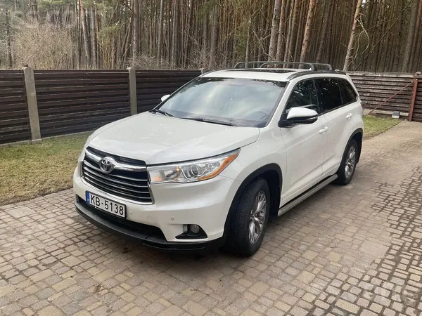 Pārdodas Toyota Highlander 7 vietīgs ģimenes auto ar visām nepieciešamajām e