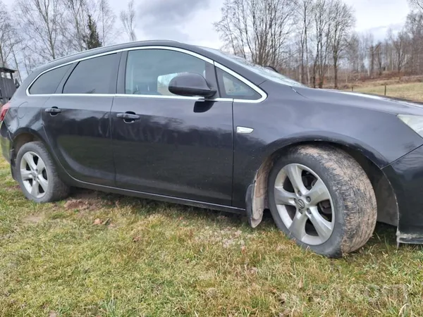 Opel Pārdod Opel Astra J labā stāvoklī. Dzinējs 2.0 ar 