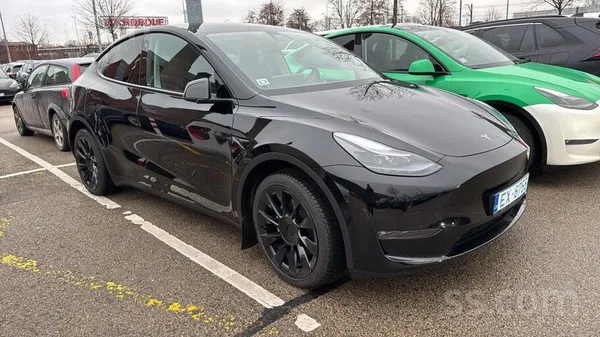 Pārdod Tesla Model Y ar diviem elektromotoriem (Dual Motor, pilnpiedziņa), ļoti labā