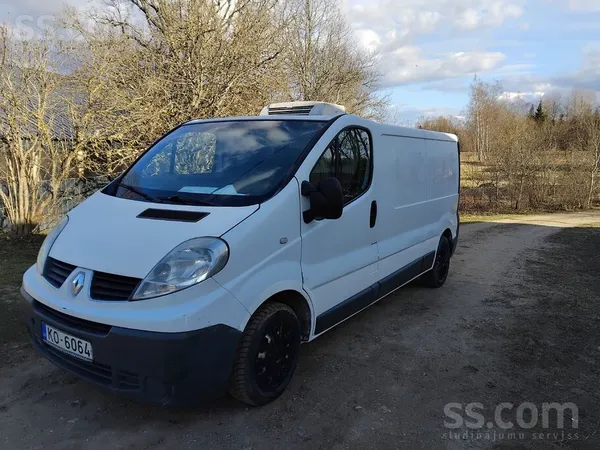 Renault Pārdod busu ar refrižerātoru thermo king strādā no