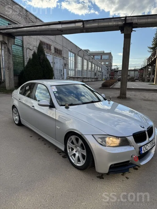 BMW Tiek pārdots BMW E90 325i ar N53B30A dzinēju. Dzin