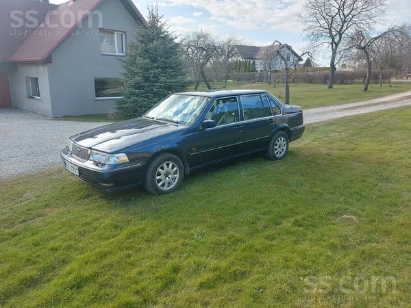 Auto tikko reģistrēts latvijā un izieta skate. Auto bez rūsas, kārba un moto