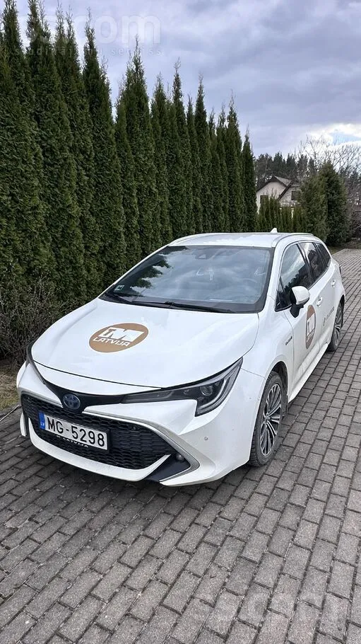 Toyota Гибрид 4-4.5 литра расход. Один владелец. Прожажа