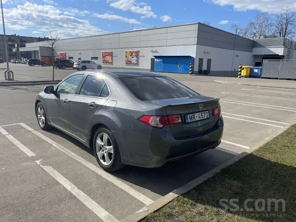 Honda Honda Accord 2.2 dīzelis, 6 ātrumu manuālo kārbu. 