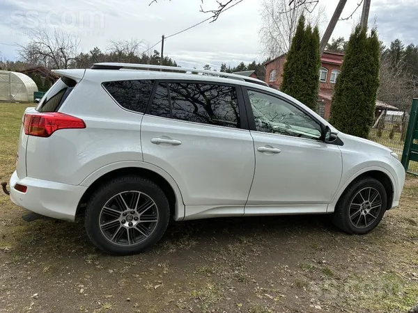 Toyota Продаю машину в хорошем состоянии. Есть комплект л