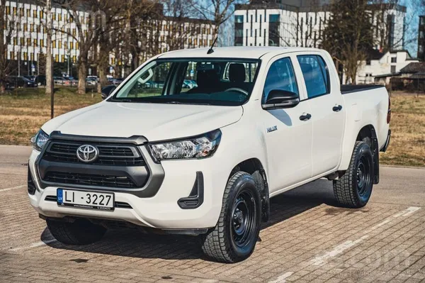 Pārdod Toyota Hilux 2.4 dīzelis, 110 kw, 4x4, manuālā Kārba. Cena ar Pvn.