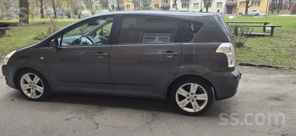 Toyota Uzticams ģimenes auto labā tehniskā stāvoklī sēdie