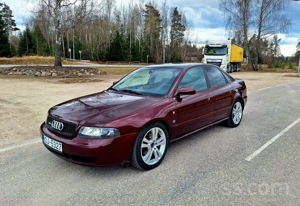 Audi Audi A4 2.6 ar manuālo ātrumkārbu. Labā tehniskā u