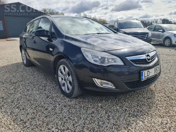 Opel Pārdodu koptu, gan vizuāli, gan tehniski uzturētu