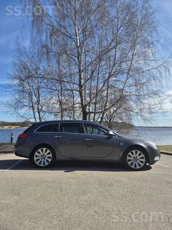 Pārdodu koptu un uzticamu Opel Insignia Sports Tourer SW labā tehniskā stāvo