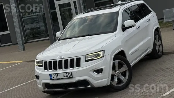 Pardodu Jeep Grand Cherokee Overland ar 3.0D-184Kw motoru. Mašina tiko atzit