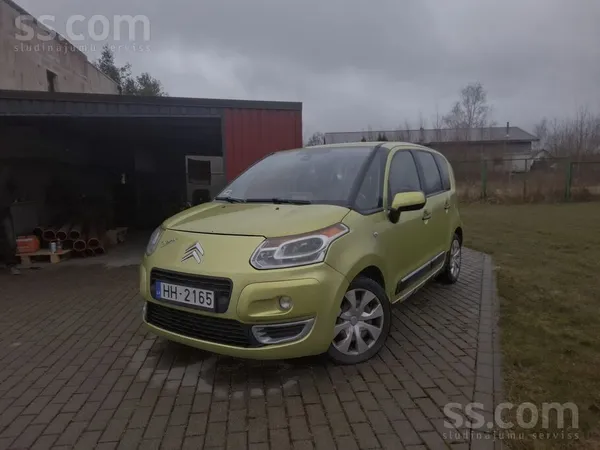 Īpašnieks pārdod 2009. gada citroen picasso. Palika lieks un vairākās vietās