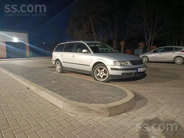 Volkswagen Auto laba stāvoklī. Ir vizuāli defektiņi. Sīkāka i