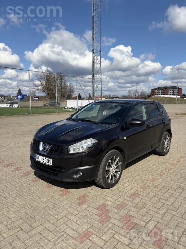Pàrdošanā sievasmàtes Nissan Qashqai tumši violetá kràsá. 1.6 benzíns, autom