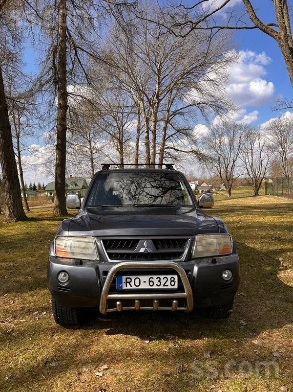 Tiek pārdots Mitsubishi Pajero. 3 pilnpiedziņas režīmi, visi darba stāvoklī.