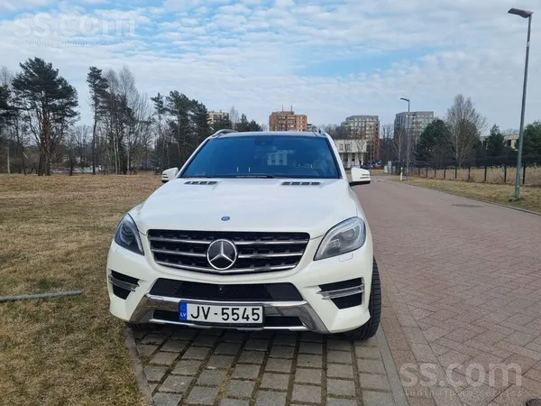 Mercedes Benz Ml350 Bluetec 4Matic 
3.0 Dīzelis, 190kW. 
Auto teicamā tehn