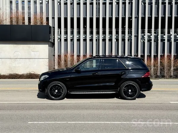 Pārdodu Mercedes Gle450 Amg izcilā stāvoklī. 

Oriģināls Amg eksemplārs ar