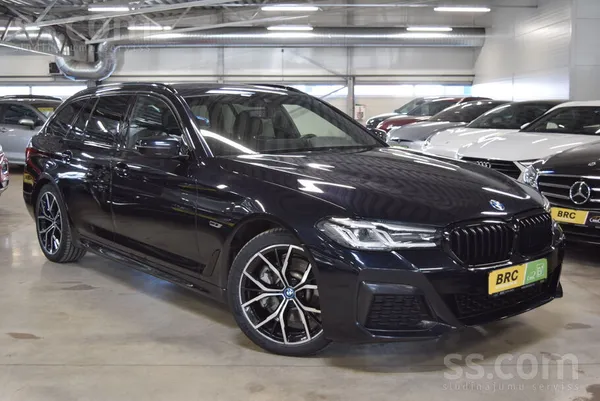 BMW BMW 530e Touring M-Sport. 2022. gada. 2.0l hibrīds