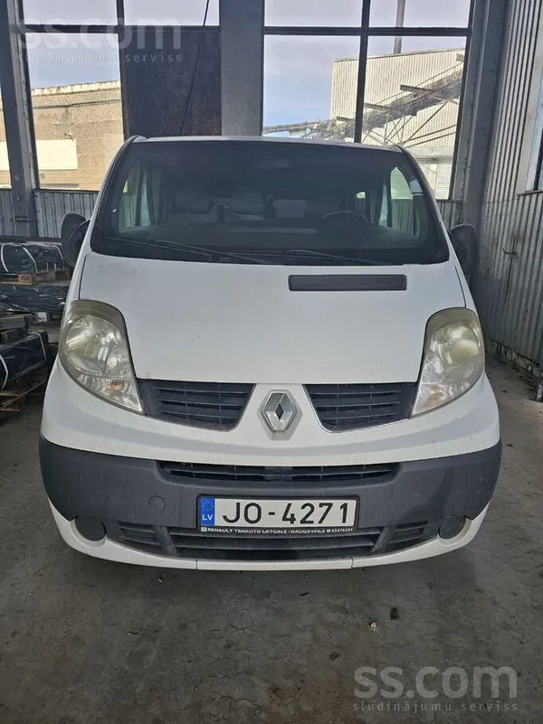 Renault Предприятие продает автомобиль.