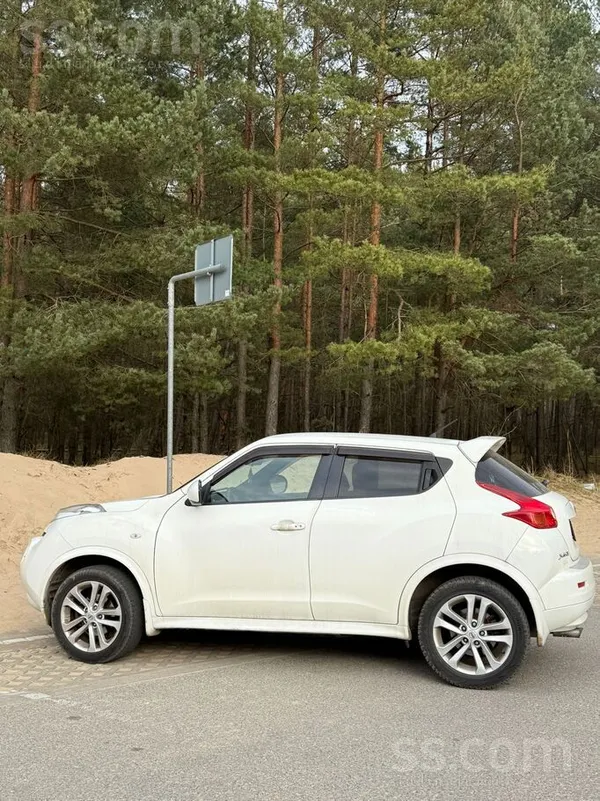Pārdod stilīgu un kompaktu Nissan Juke (2011) ar benzīna dzinēju un automāti