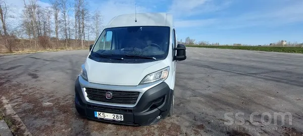 Uzņēmums pārdod kravas busu. 2018. gada izlaidums, L2H2. Pilna masa 3000kg (