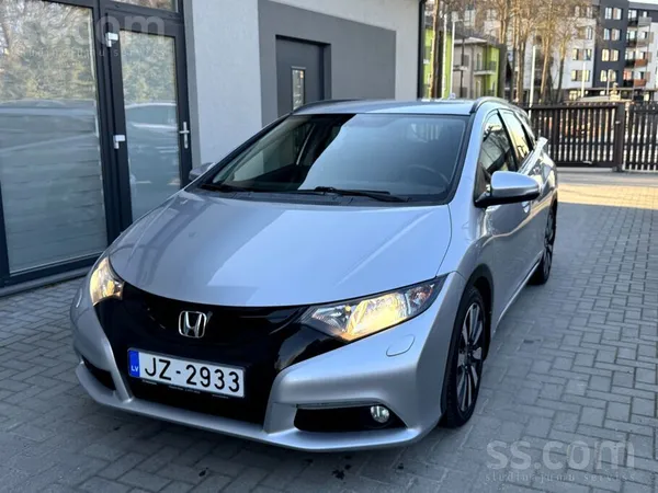 Automāts, 1.8 benzīns 104kw. Mazs nobraukums. Aprīkojumā ietilpst tādas opci