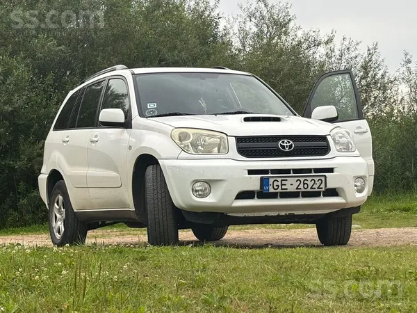 Toyota Pārdodu auto Rav4.Kārbas defekts. Auto tiek lietot
