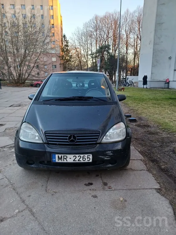 Pārdodu Mercedes-Benz A160 ar 1.6 l benzīna dzinēju. Mehāniskā 5 pakāpju pār