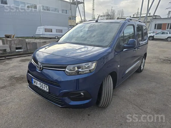 Nesteidzīgi pārdodam uzticamu firmas auto, mazs nobraukums. Visas apkopes ve