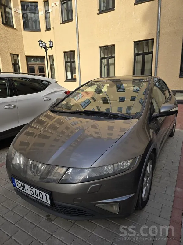 Honda Pārdodu uzticamu un jaudīgu "kosmisko" Honda Civic