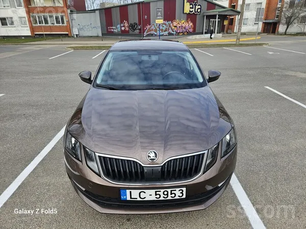 Продается Škoda Octavia в хорошем состоянии. Новая зимняя резина на железных