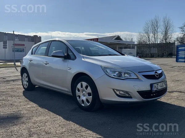 Opel Astra 2012.gada, 1.4 benzīns, labā stāvoklī. Mazs oriģināls nobraukums